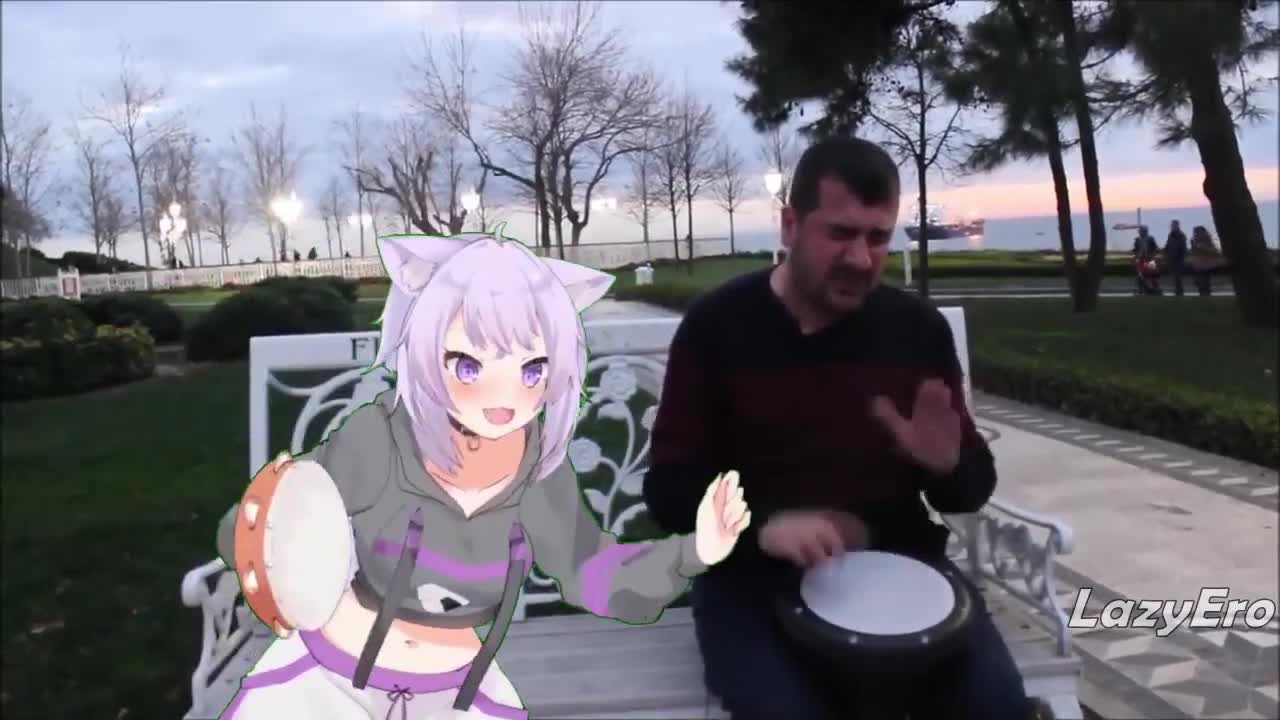 Nekomata Okayu plays Ievan Polkka with street drummer