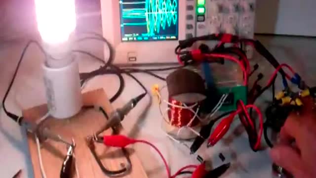 Ultraviolet-Green Effect at Start of Oscillations