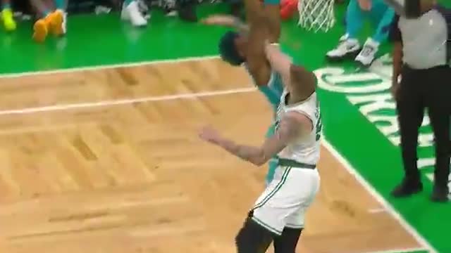 Kai Jones put him on a poster 😳📸