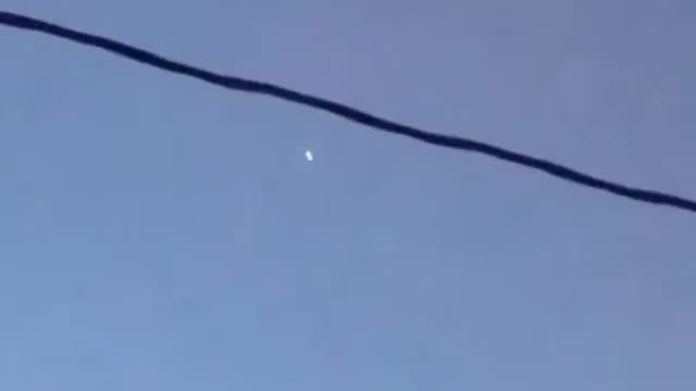 ASTONISHING VIDEO OF AN UFO MOVING DISAPPEARING & REAPPEARING..UFOs ARE THE CHARIOTS OF GOD ANGELS🕎 Psalms 103:20 “Bless the LORD, ye his angels, that excel in strength, that do his commandments, hearkening unto the voice of his word.”