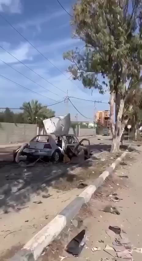 ►🚨 ⚡️lsraeli warplanes target civilians while fleeing from north to south in Gaza Strip.