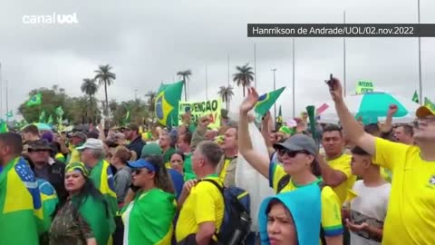 Bolsonaristas pedem intervenção e que Exército 'saia do quartel' em Brasília