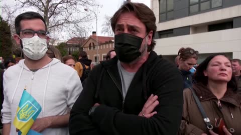 Javier Bardem protests outside Russian embassy