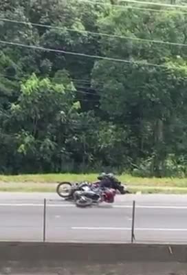 Guardas-civis atiram em motociclista rendido