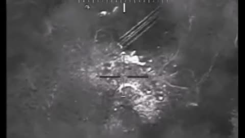 Old Iraq War clip , US AH-64 Apache helicopter going after enemy