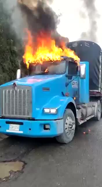 Quema de tractomulas en Ocaña