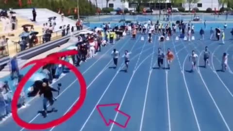 Cameraman Runs Faster Than The Athletes!