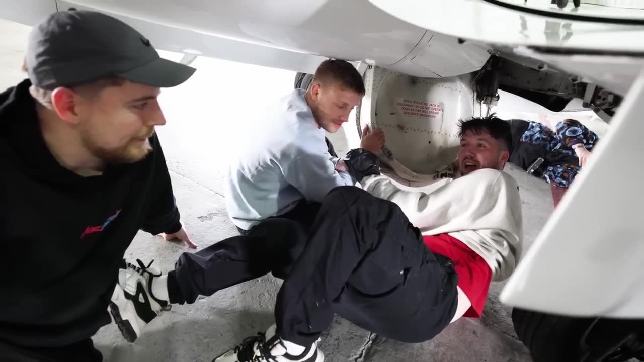 Mrbeas last take hand of jet, keeps it