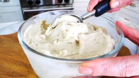 HOMEMADE BANANA ICE CREAM