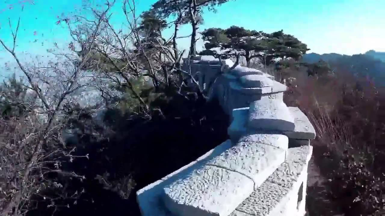 TRAVEL SOUTH KOREA! SEOUL'S BUKHANSAN NATIONAL PARK... RUNNING ON TOP OF THE FORTRESS' WALL