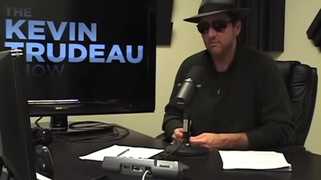 Kevin Trudeau - Merry Christmas vs Happy Holidays, President Obama, Christian