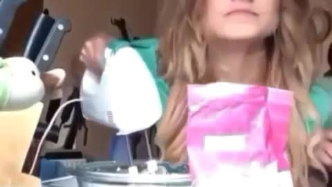 Can you make a cake? Please do it like thi