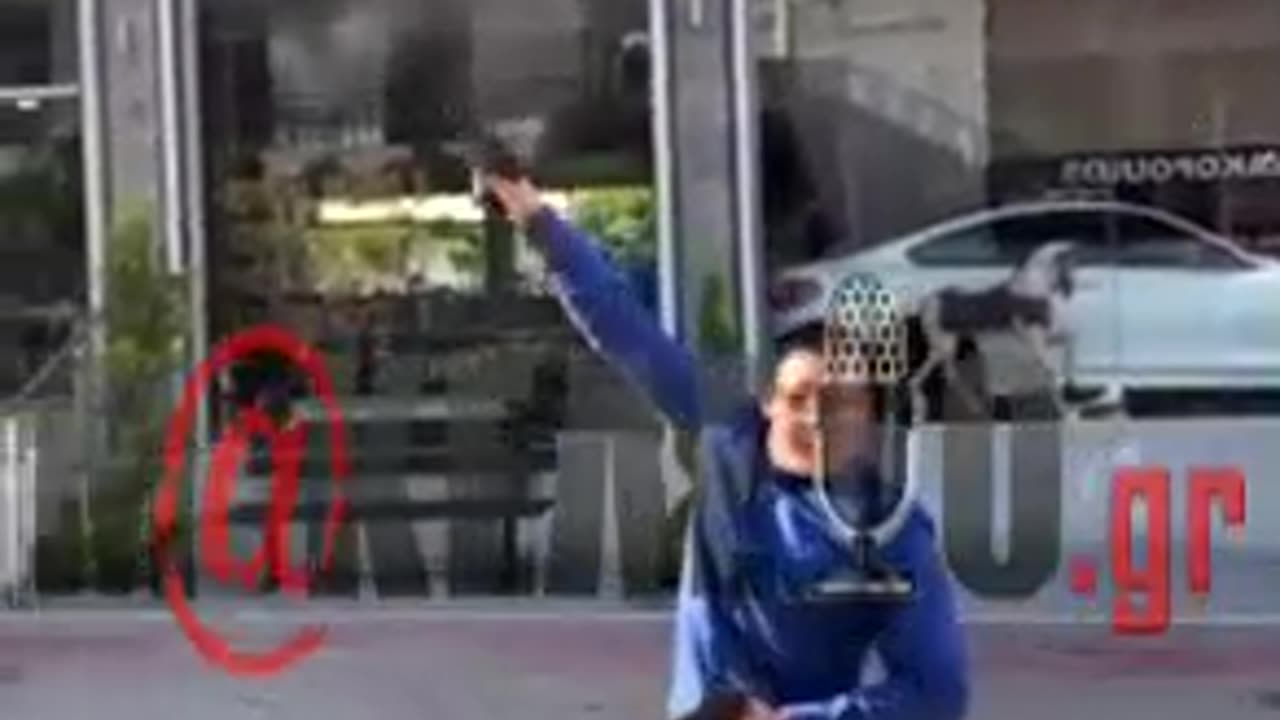 Ρομά πυροβολούν στον αέρα