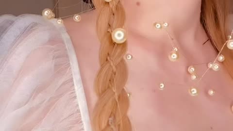 Bead's hair style