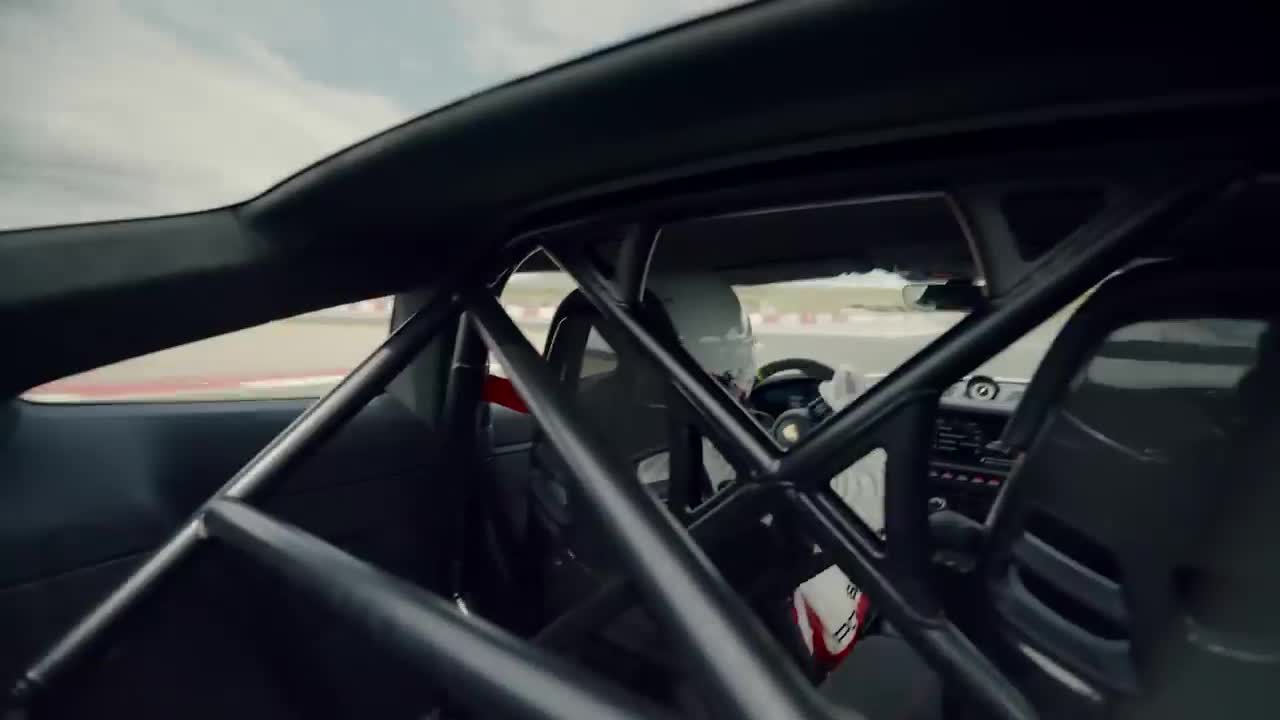 On track in the new Porsche 911 GT3 RS