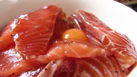 サーモンの刺身を1分で激ウマにするレシピ