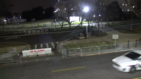 0937RHOB00IndepAveSWEastofTaxi_2021-01-05_01h00min00s490ms.mp4