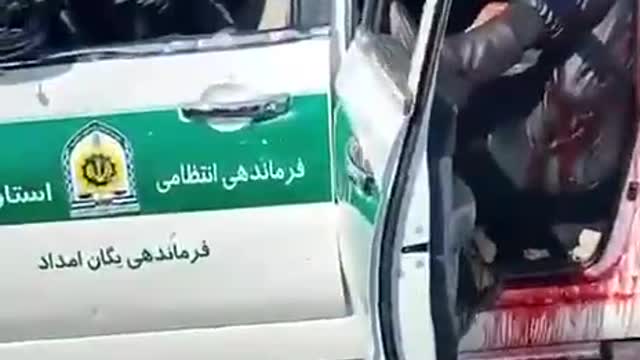 🇮🇷In Iran Maidan 2.0 Iranian security officials are beaten to death and stoned.