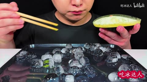 Eat crystal ball ice cubes wrapped in powder and listen to the crunching and sipping!