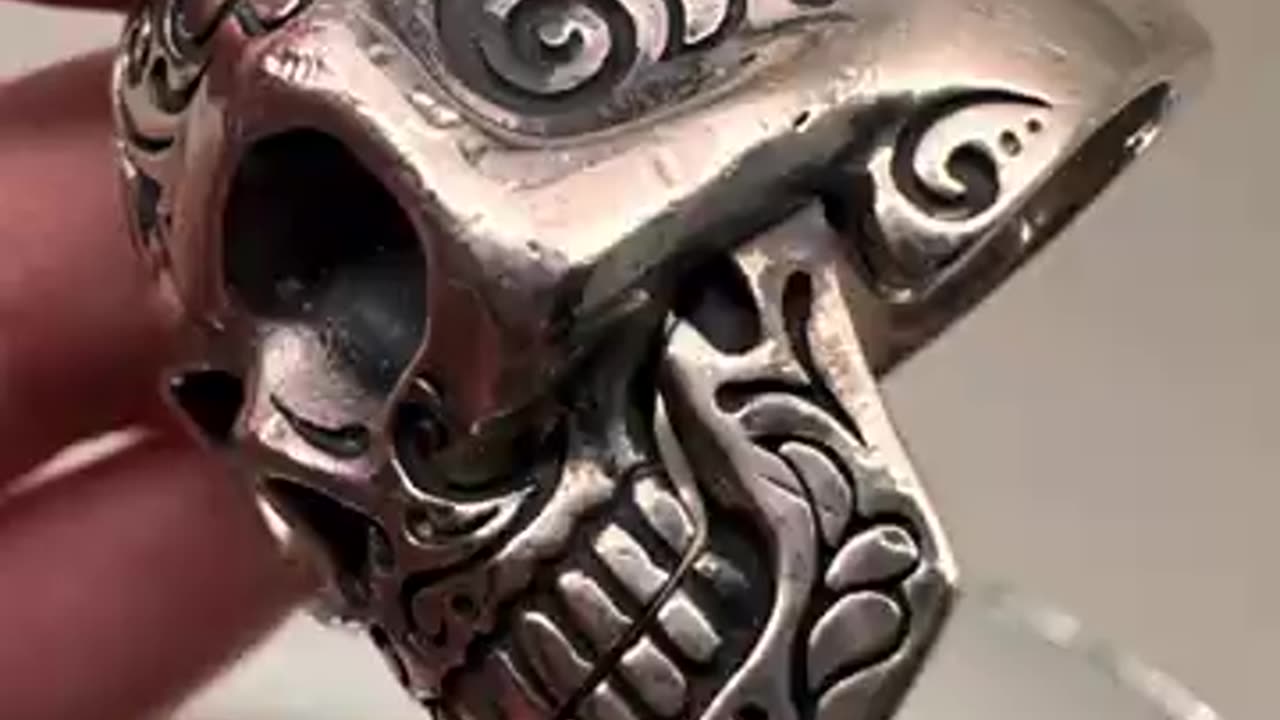 Sizing a heavy skull ring