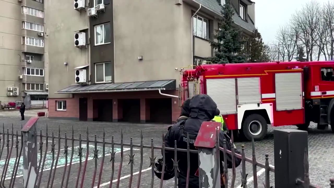 Smoke rises over Kyiv amid Russian strikes(1)