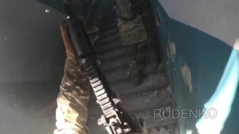 ‼️🇷🇺🤙Бой на лестничном пролете в Артемовске./Fight on a flight of stairs in Artemovsk.