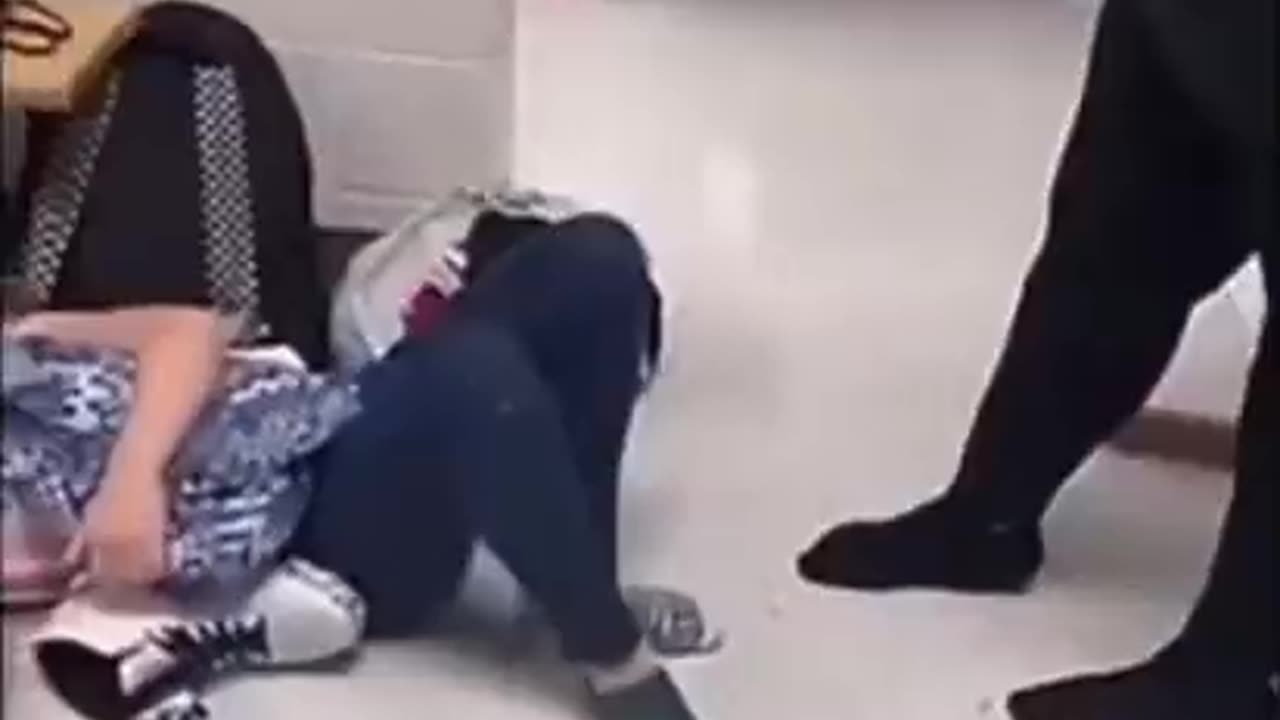 CHILD ABUSE - MAKE THIS PERSON KNOWN - SHE SHOULD BE ACCUSED