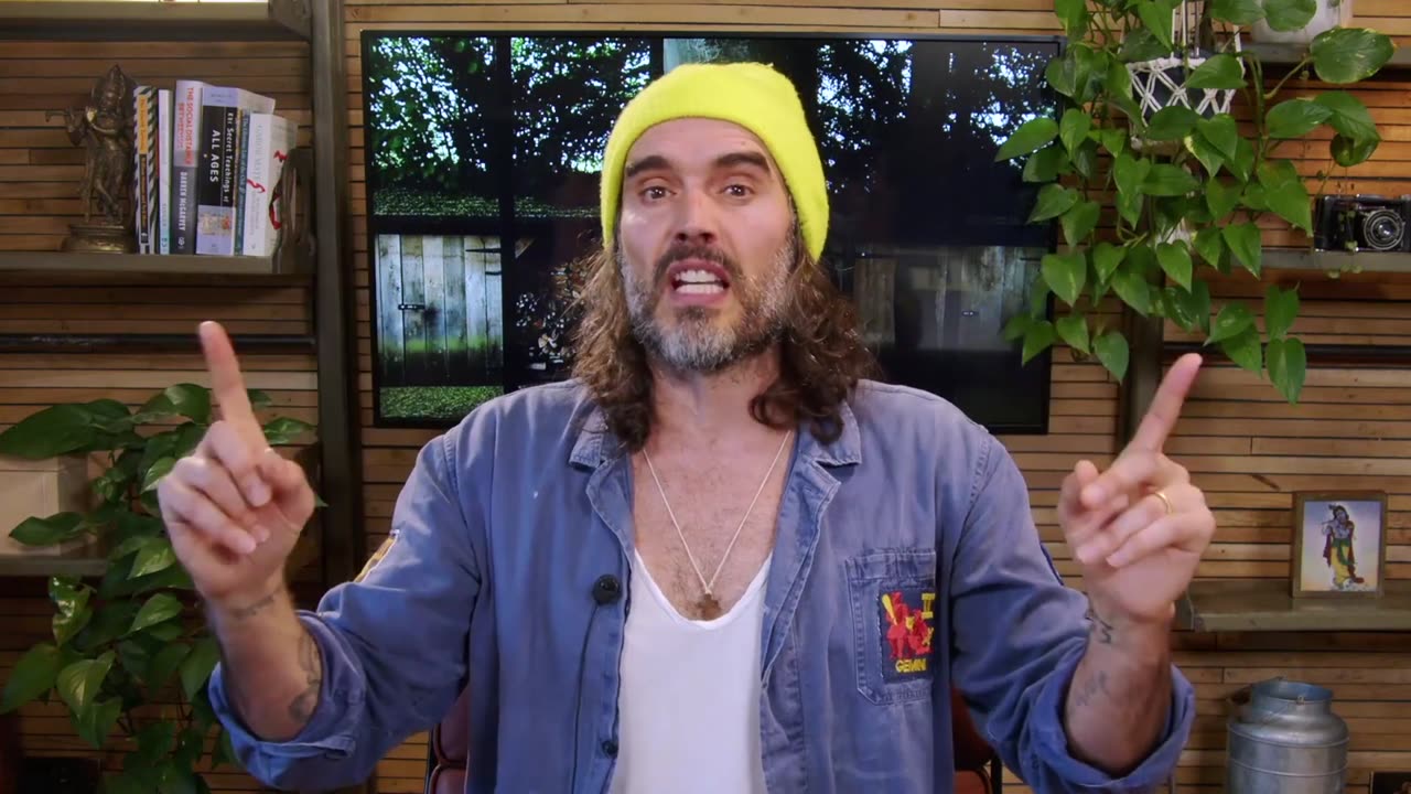 Russel Brand...Joe Rogan Calls For JESUS After Rachel Maddow’s INSANE Trump Prediction