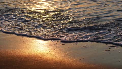 Relaxing Ocean Waves combined with delicate sounds of a piano | White Noise
