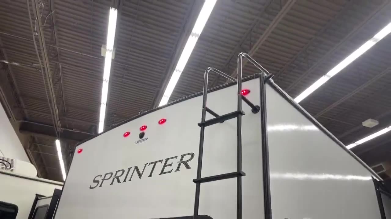 GREAT MID SIZED 5TH WHEEL FOR 2!! LOT'S OF SPACE!!