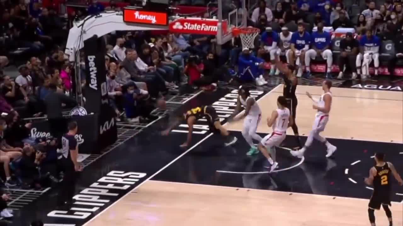 Steph Curry Gets Technical Foul, Mocks Ref Later With T Sign After Dagger
