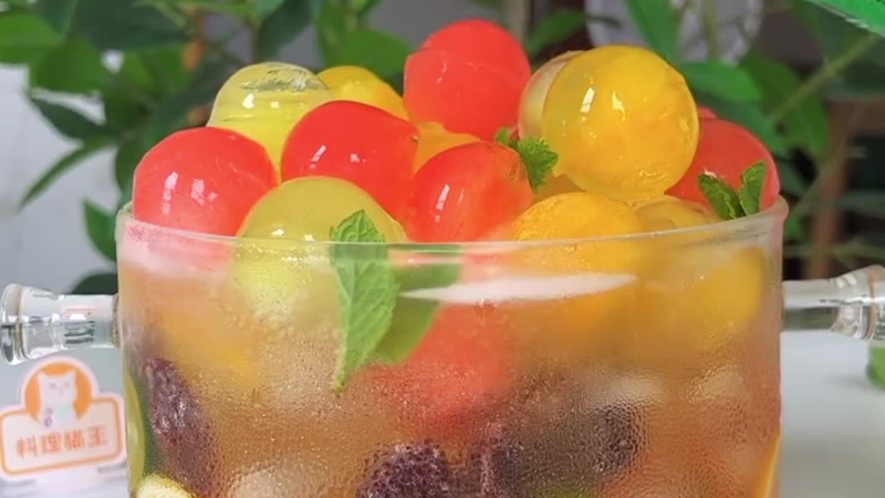 Beautiful Cat making Juice from watermelon #Satisfying