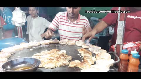 BURGER MAKING | Super Fast Cooking Skills | Egg Anda Bun Kabab at Street Food of Karachi Pakistan