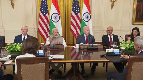Room gets uncomfortable when Biden talks about selling "state secrets"