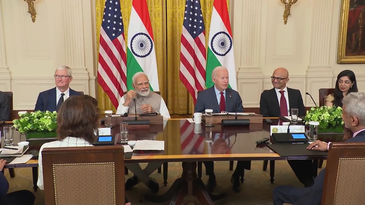 Room gets uncomfortable when Biden talks about selling "state secrets"