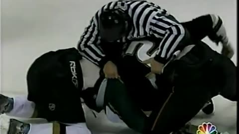 Chris Pronger (Ducks) Fights Krys Barch (Stars)