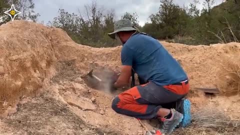 21 !!!! Moment of finding treasure full of gold and jewels treasure hunting using metal detector