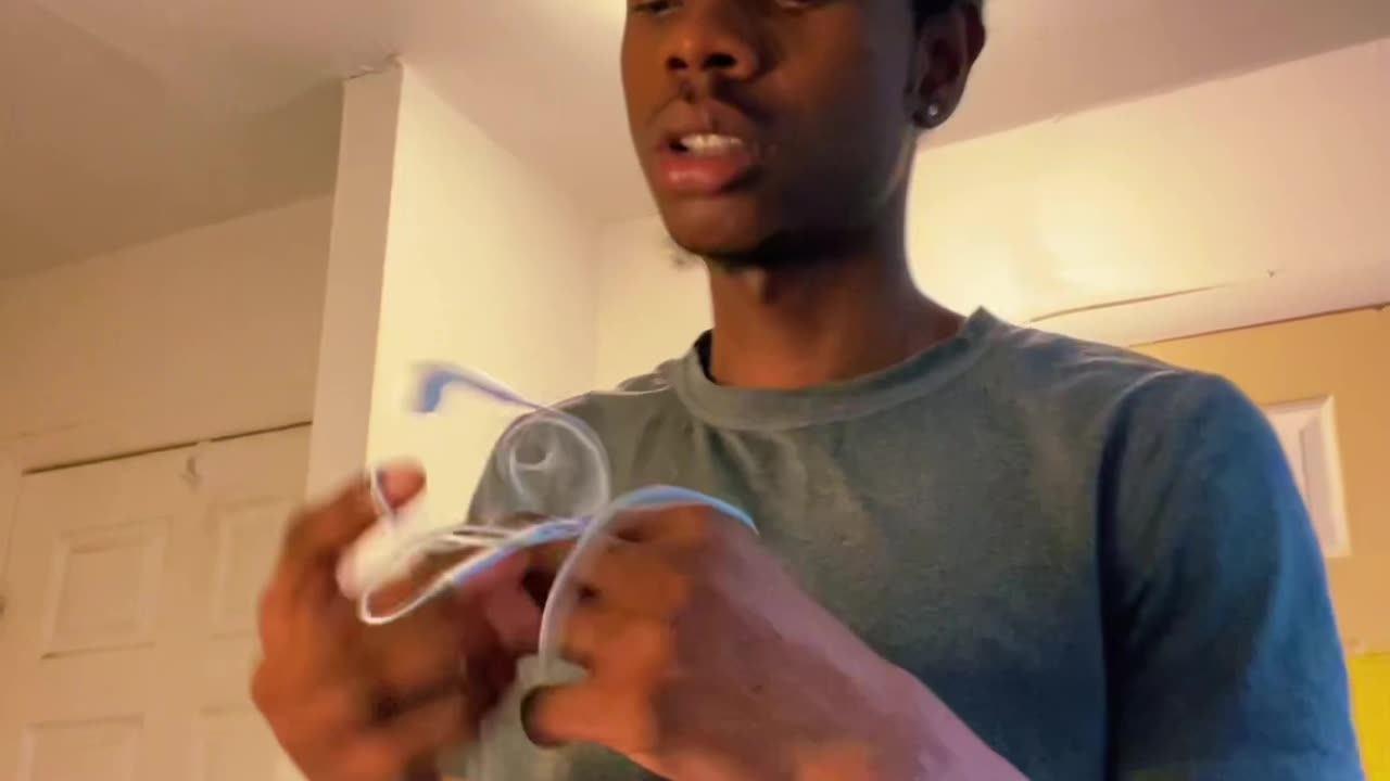 When People See You Untangling Headphones In 2023