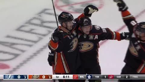 Johnston Scores One-Handed Wonder Goal!