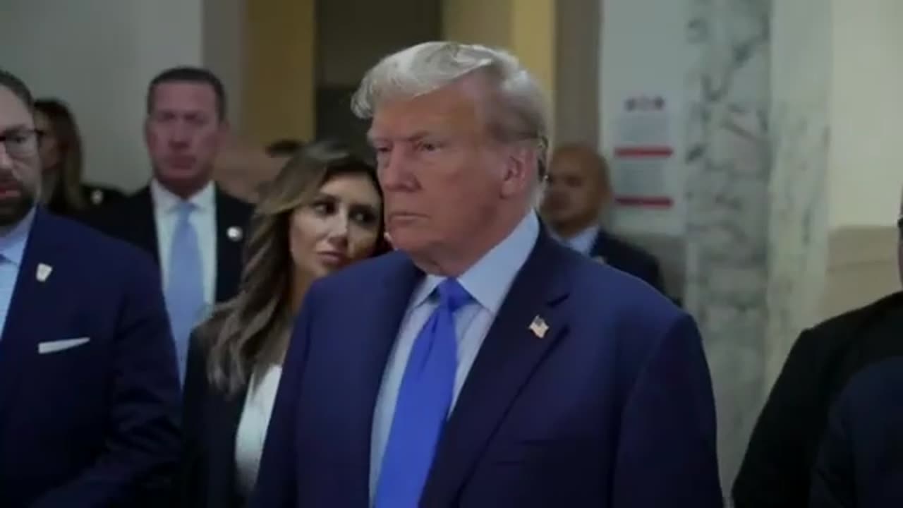 Donald Trump enters New York courthouse