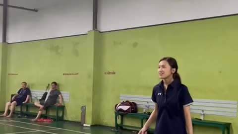 Suka salah server 🤣🤣 #badminton #fyp #badmintontiktok #badmintonskills