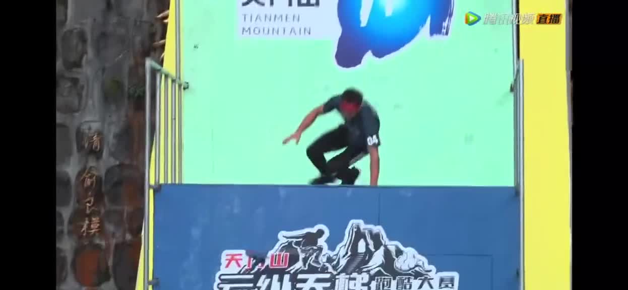 Li Yiqi, Champion of Tianmen Mountain Parkour Race