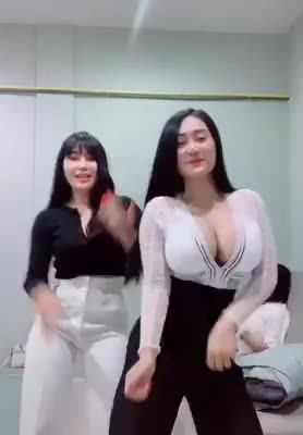 Sexy Girls Dancing In TikTok Video