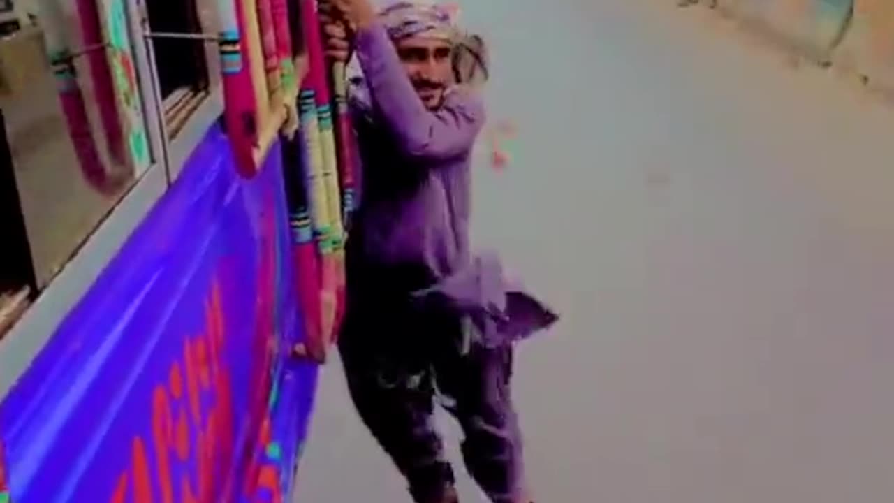 Weirdo people in Pakistan with amazing skills😂