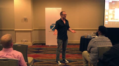 Fast Newbie Guide- How To Pick Up Girls, Get Laid And Get A Kick Ass Girlfriend!