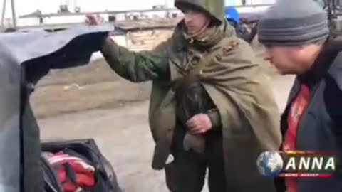 Russian military and republican forces meet refugees in the northwest of Mariupol