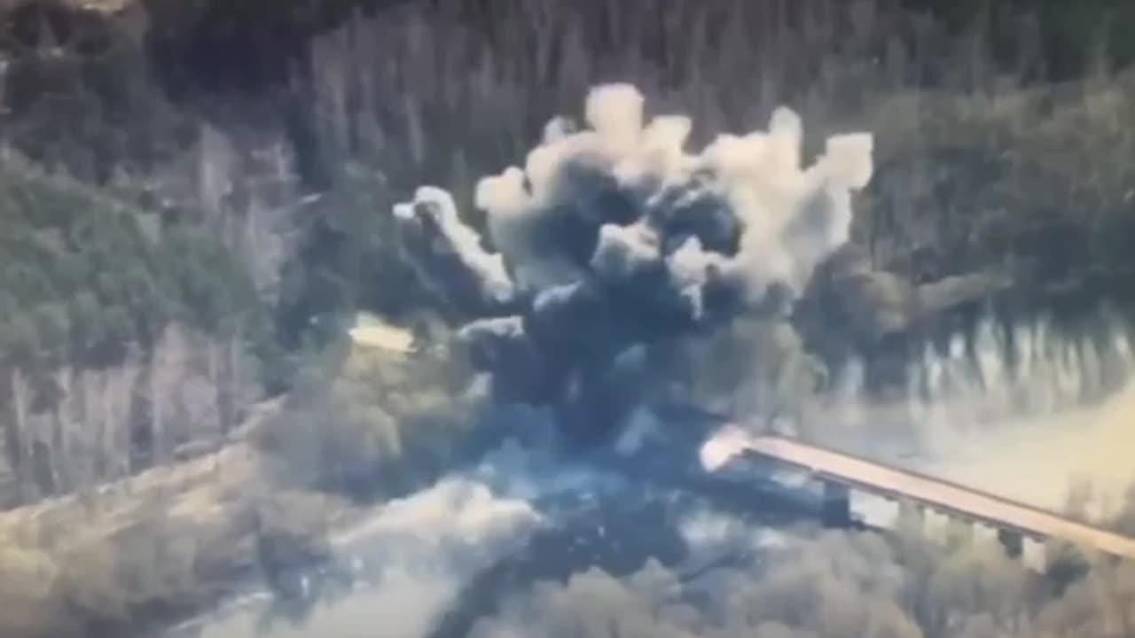 A Russian bomber targets a bridge over the Sudost River in the #Cherngov area