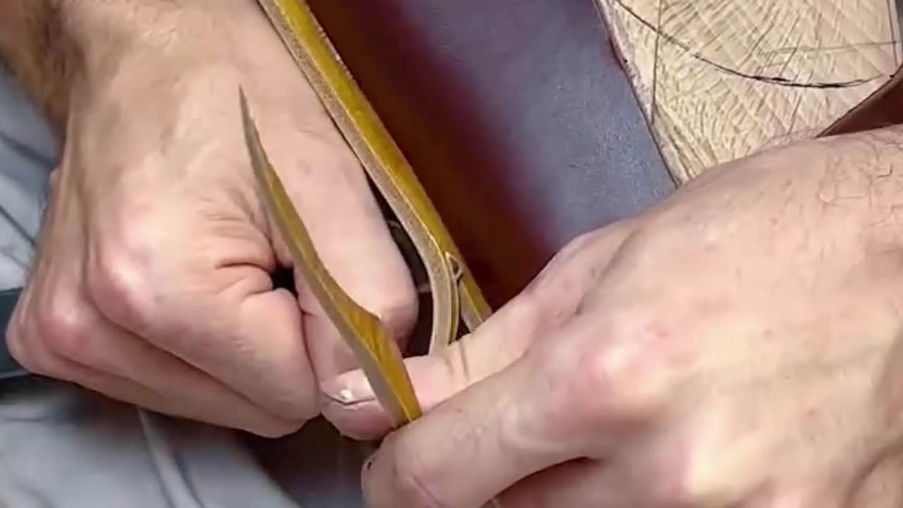 These shoes are made in the most unique way ever! 👟😲
