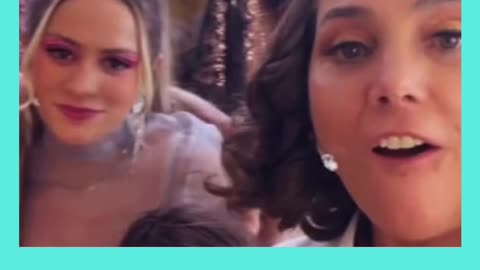 Luísa Périssé posa com a mãe, Heloisa Périssé, e o pai, Lug de Paula, o Seu Boneco.