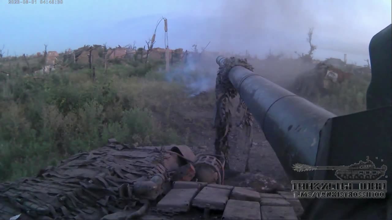 The work of a Russian tank platoon to destroy enemy positions